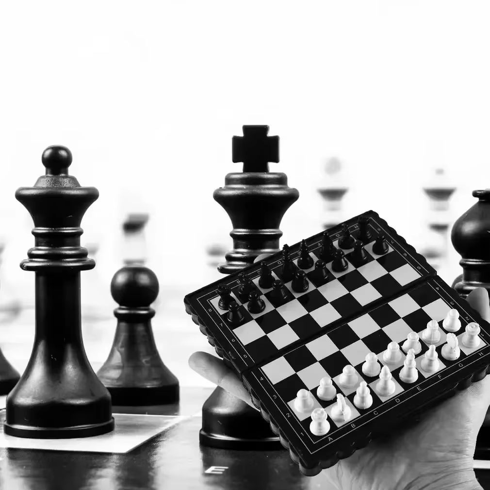 1Pc Mini Magnetic  Chess Set   – Kids Outdoor Kit Bewertung und Preis